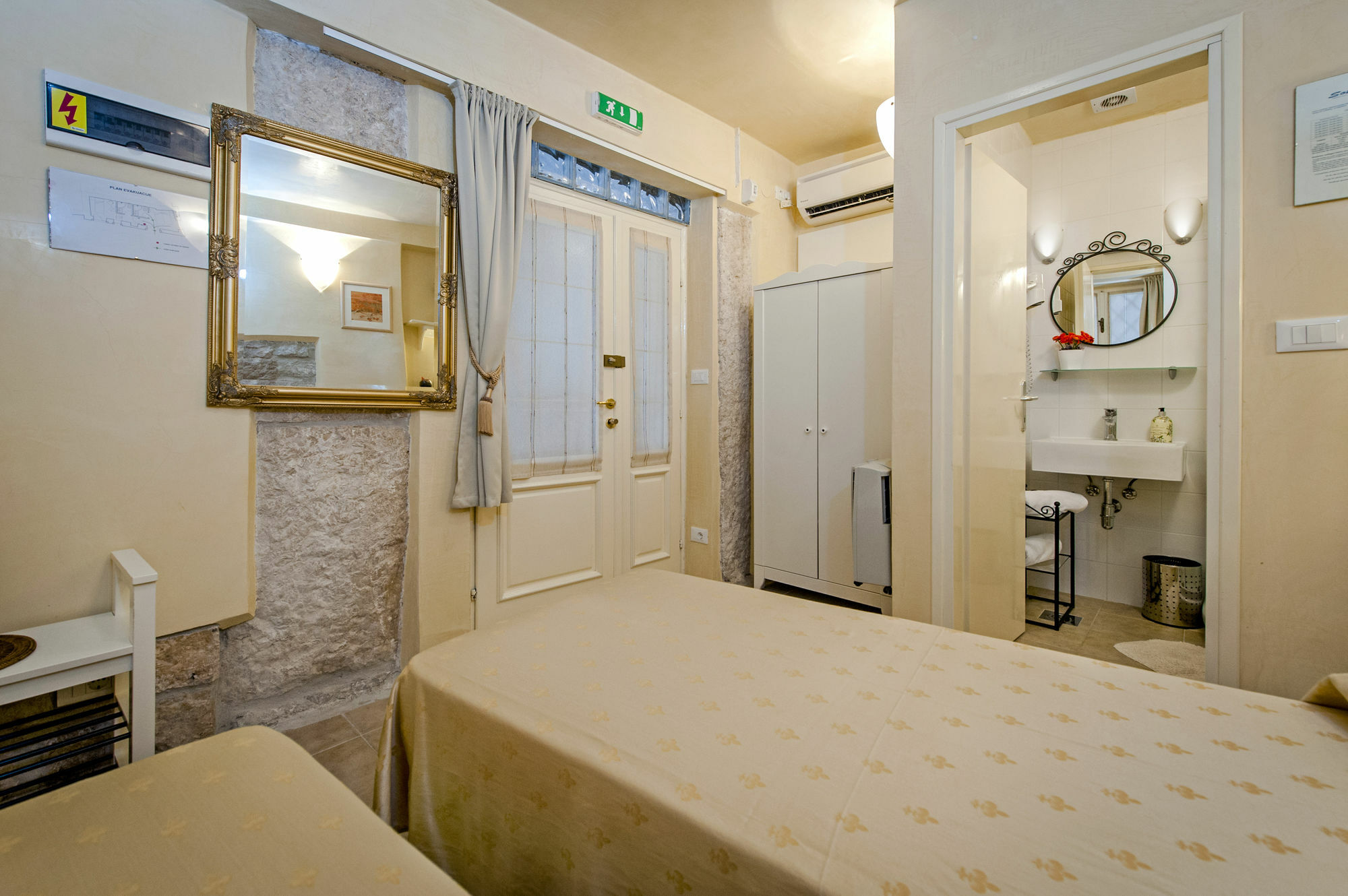 Guest House Sotto I Volti Centro Storico Rovinj Bagian luar foto